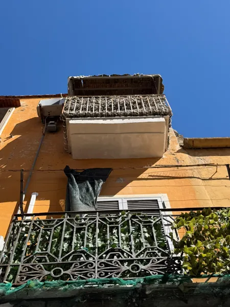 In quota: Facciata e balconi